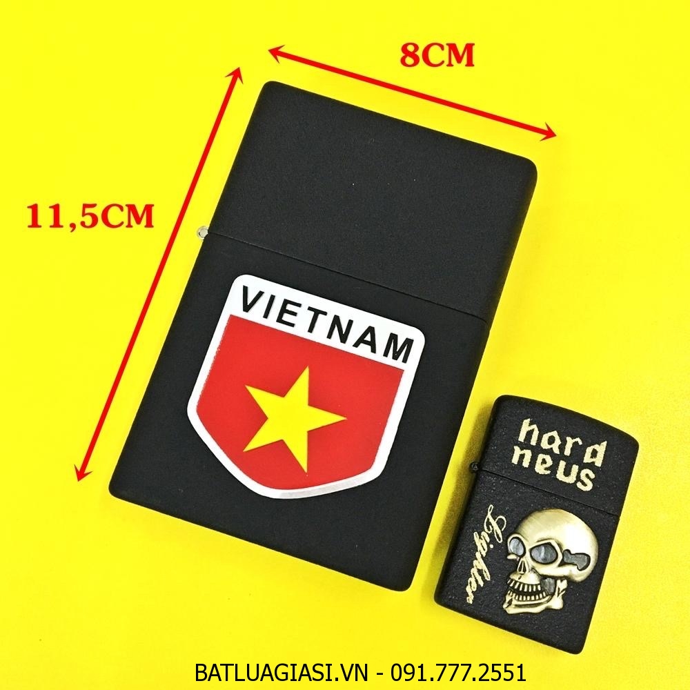 BẬT LỬA ZIPPO KHỔNG LỒ ĐEN NHÁM HÌNH CỜ VIỆT NAM (SIZE: 8CM X 11,5CM) NẶNG: 500GAM - (XÀI XĂNG)